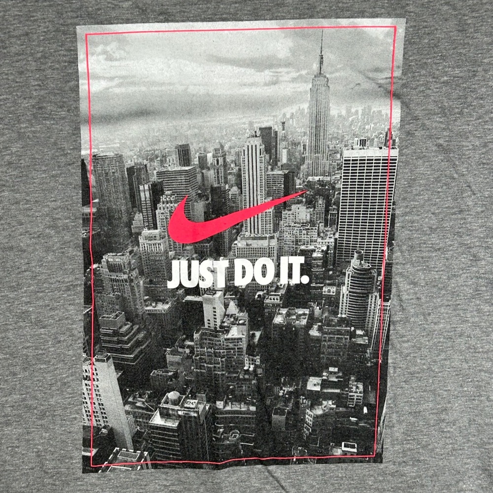 Nike Womens Just Do It NYC Skyline Graphic T-Shirt Gray Pink 577614-063 Large